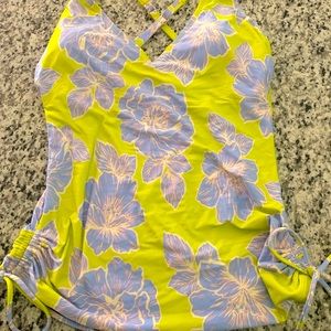 Bright and flattering women’s tankini